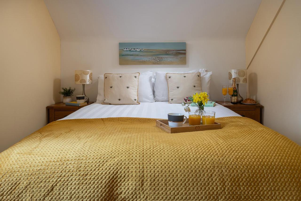 The Coachhouse - Cottage With Private Hot Tub كولوين باي المظهر الخارجي الصورة