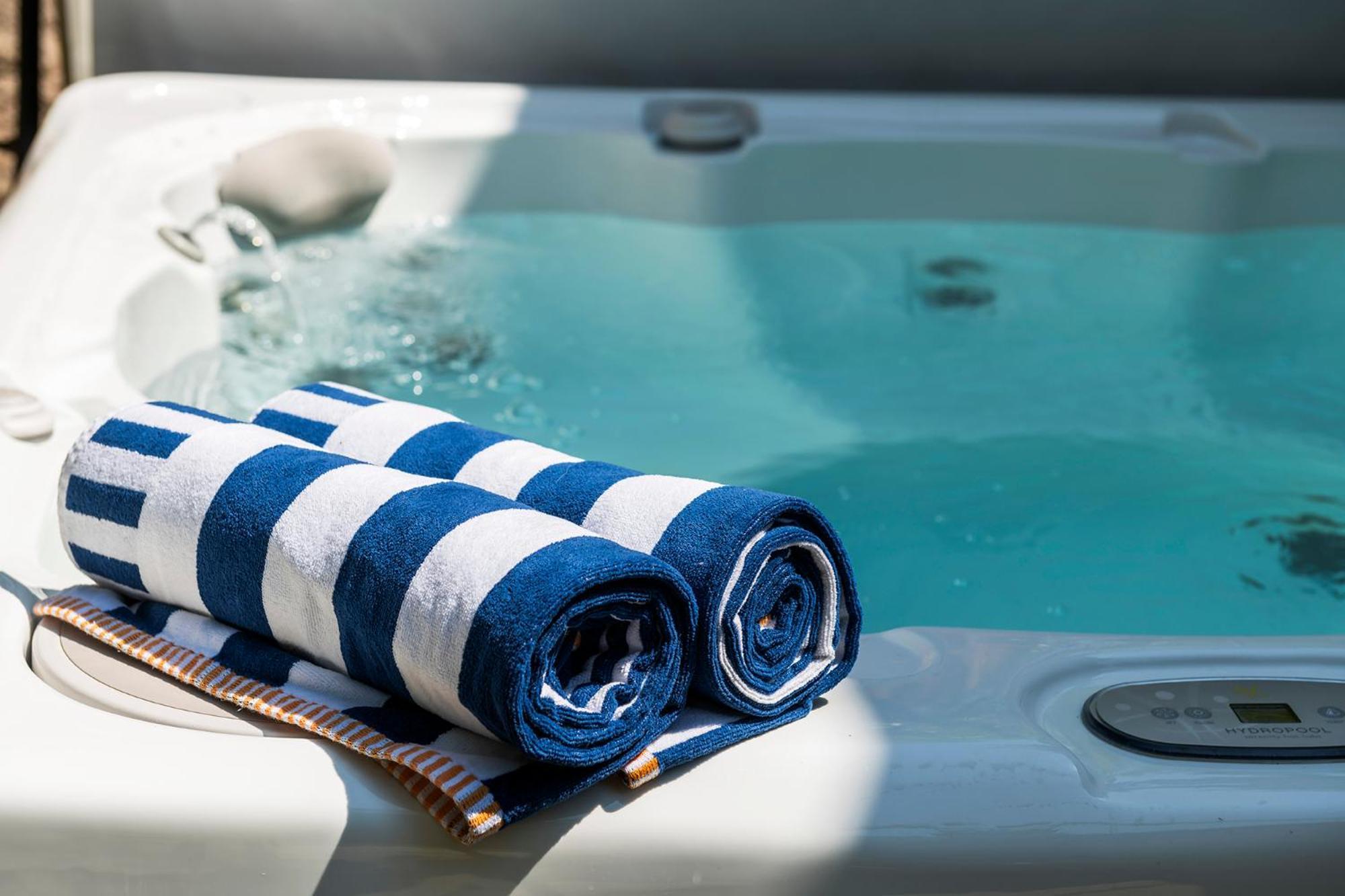 The Coachhouse - Cottage With Private Hot Tub كولوين باي المظهر الخارجي الصورة