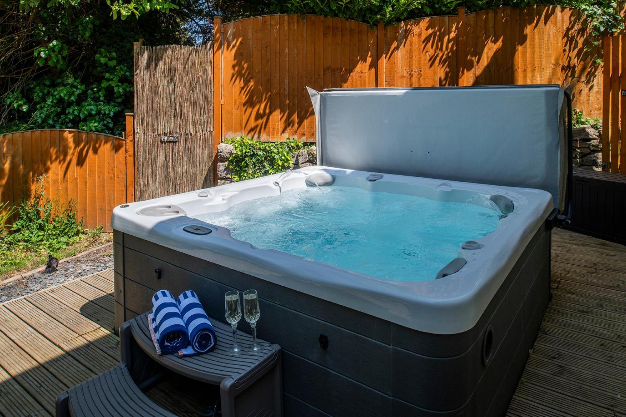 The Coachhouse - Cottage With Private Hot Tub كولوين باي المظهر الخارجي الصورة